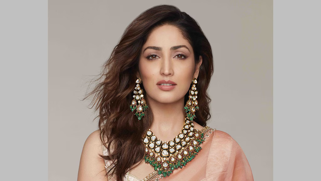 Through the campaign, the brand aims to promote the objective that a modern yet traditional woman is the future.